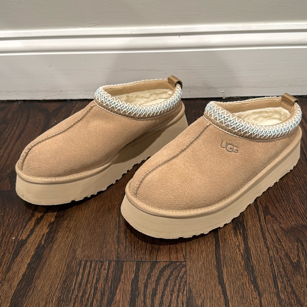Sand color ugg Tazz platform
